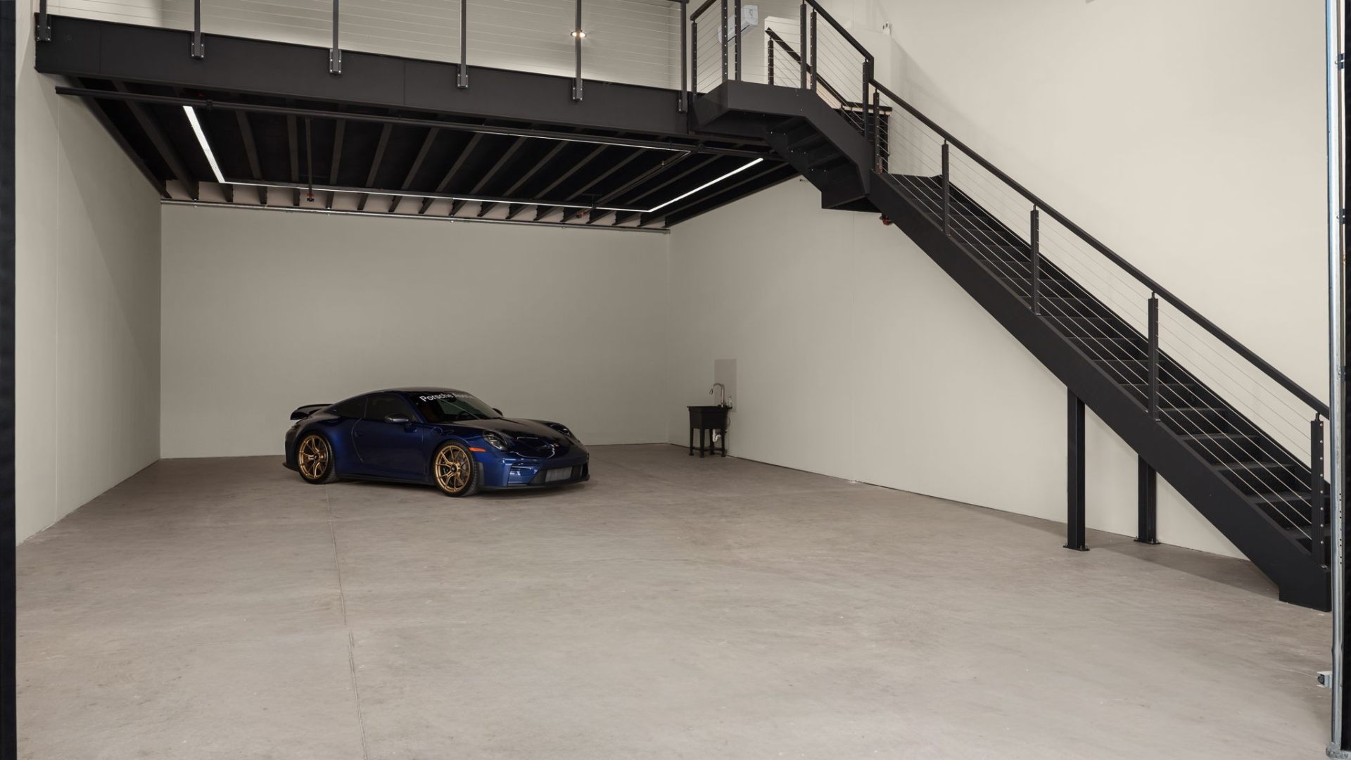 Blue Porsche 911 GT3 parked inside a GOTA Autominium
